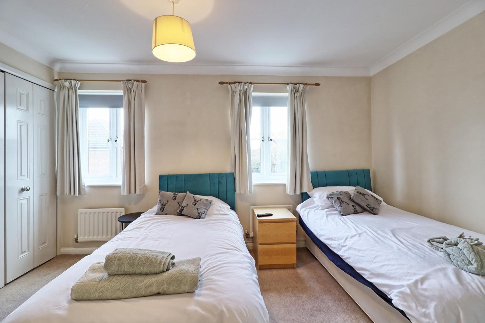 By Buildersbeds - Paignton House 4 Bedrooms Harold Wood Exterior photo